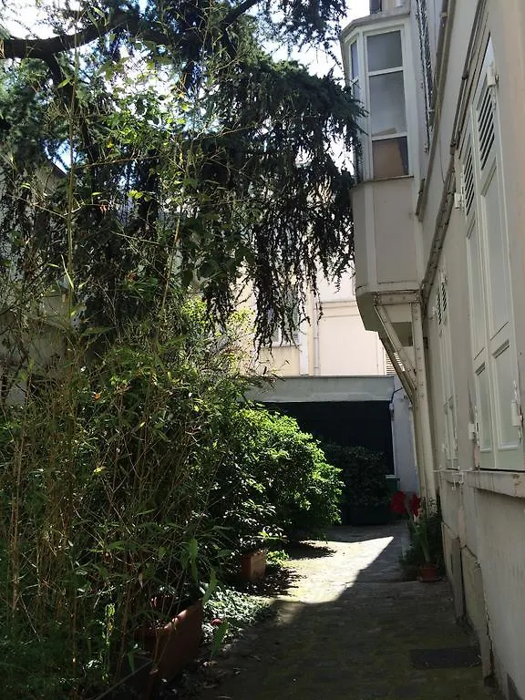 Du Mont Tonnerre Apartment Paris